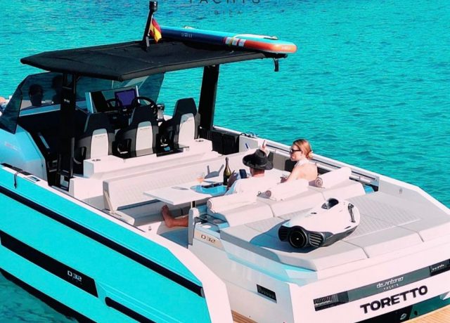 barco de lujo de alquiler en Menorca