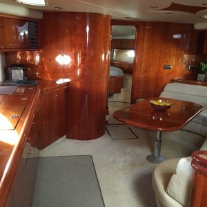 alquiler-de-yate-en-Menorca-Sunseeker-predator-56-salon